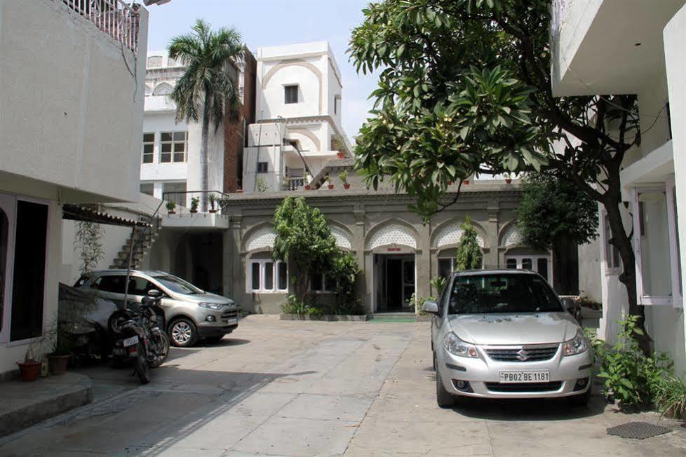 Tourist Guest House Amritsar Buitenkant foto