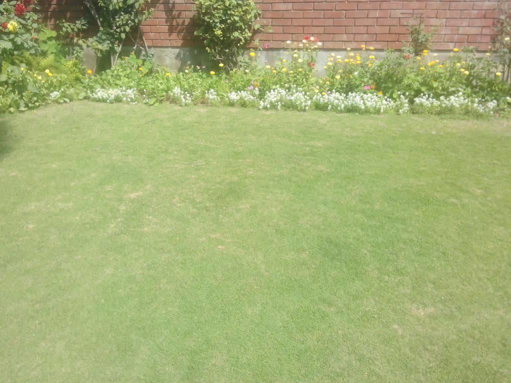 Tourist Guest House Amritsar Buitenkant foto
